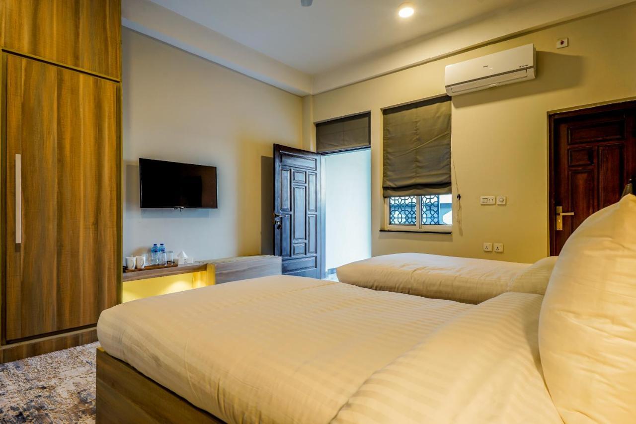 Roomy Crossroads Hotel, Peschawar Exterior foto