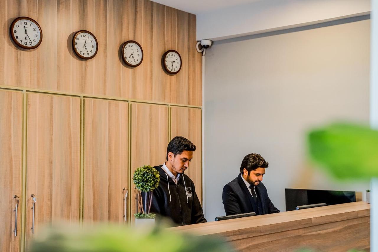 Roomy Crossroads Hotel, Peschawar Exterior foto