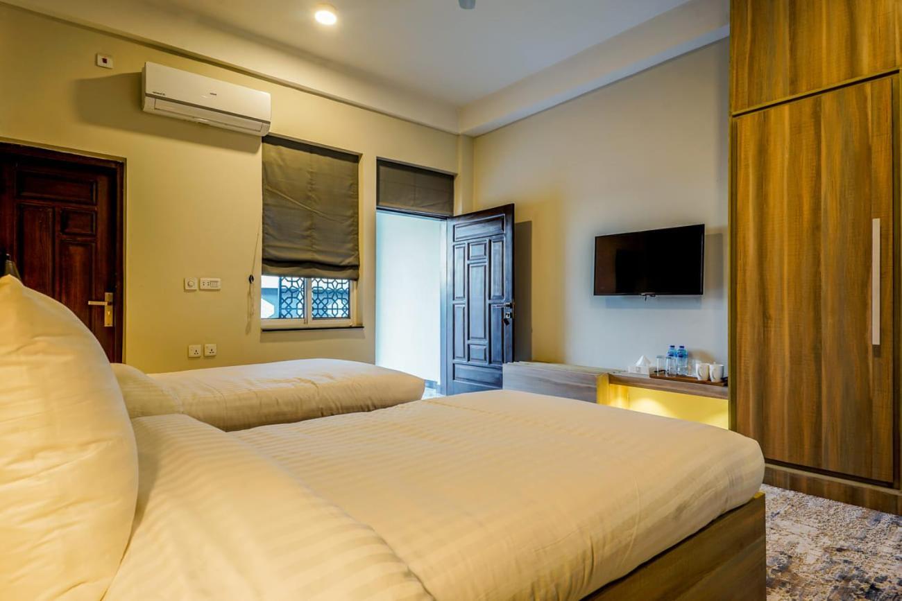 Roomy Crossroads Hotel, Peschawar Exterior foto