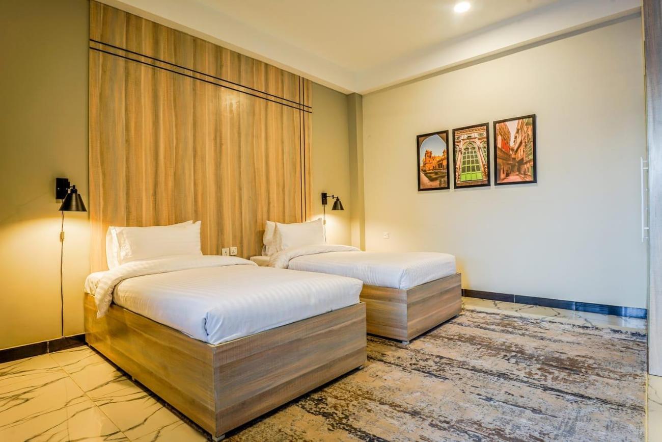 Roomy Crossroads Hotel, Peschawar Exterior foto