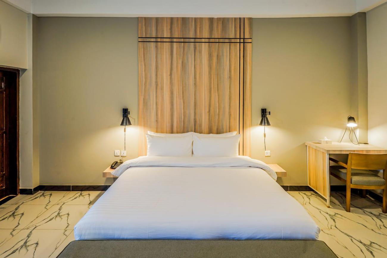 Roomy Crossroads Hotel, Peschawar Exterior foto