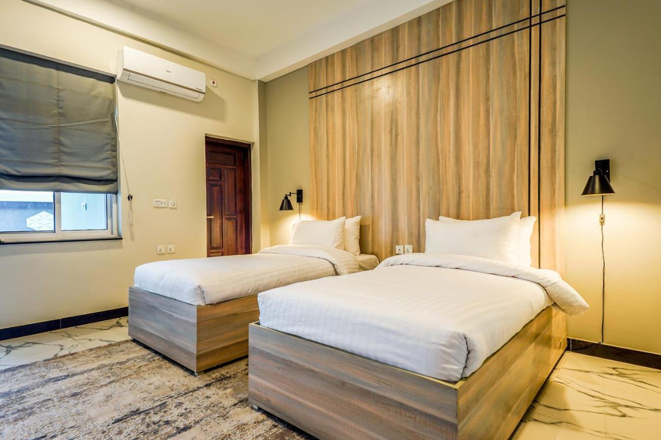 Roomy Crossroads Hotel, Peschawar Exterior foto
