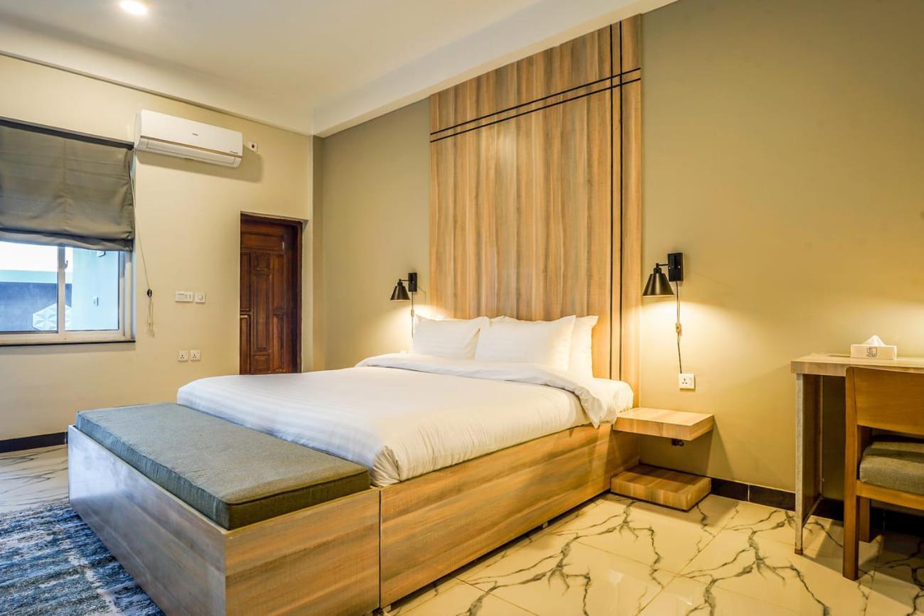 Roomy Crossroads Hotel, Peschawar Exterior foto