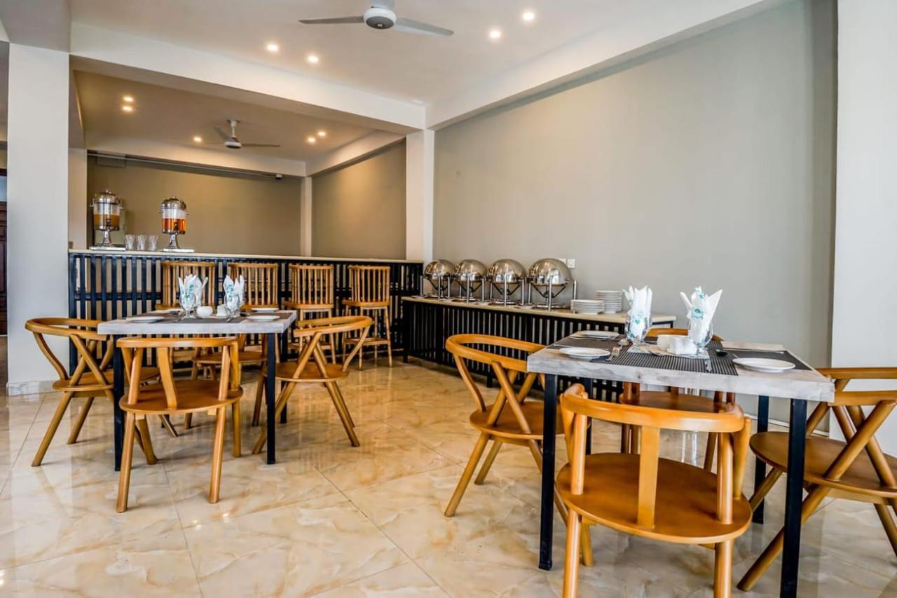 Roomy Crossroads Hotel, Peschawar Exterior foto