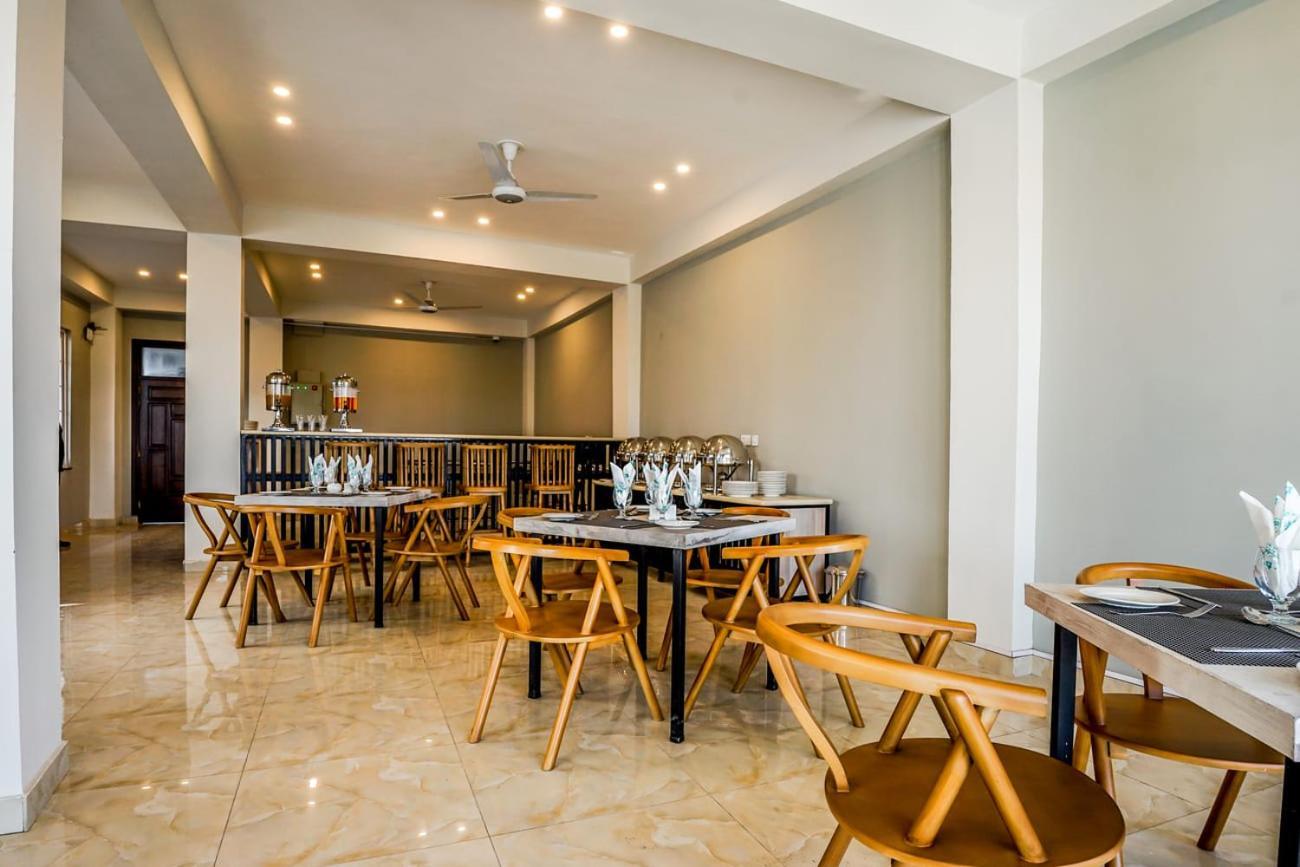 Roomy Crossroads Hotel, Peschawar Exterior foto